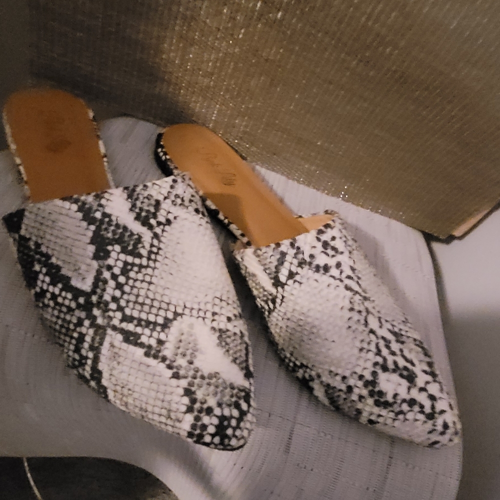Never worn nice pink Lily snake skin like slip on